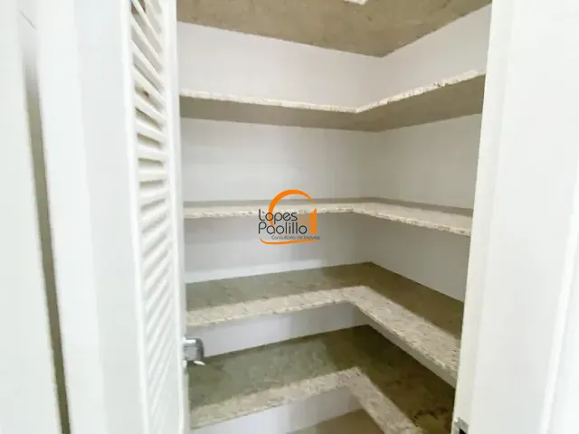 Casa com 400m² 4 quartos e 6 banheiros, para alugar, no bairro Vila Petrópolis em Atibaia