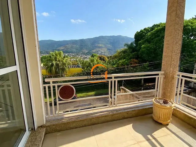 Casa com 400m² 4 quartos e 6 banheiros, para alugar, no bairro Vila Petrópolis em Atibaia
