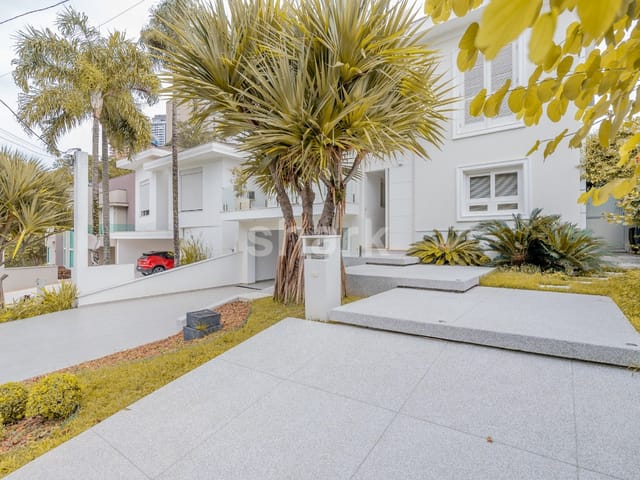 Casa com 495m² 4 quartos e 6 banheiros, à venda, no bairro Alphaville em Santana de Parnaíba