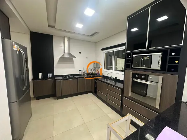 Casa com 342m² 3 quartos e 3 banheiros, à venda, no bairro Jardim das Flores em Atibaia