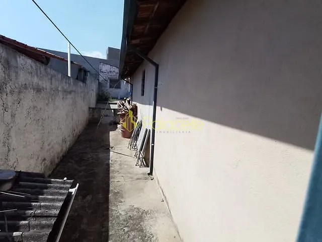 Casa 3 quartos e 2 banheiros, à venda, no bairro Conjunto Habitacional Terra dos Ipês em Pindamonhangaba