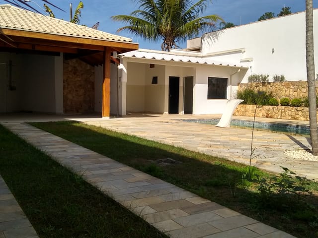 Casa 3 quartos e 2 banheiros, à venda, no bairro Jardim Residencial Doutor Lessa em Pindamonhangaba