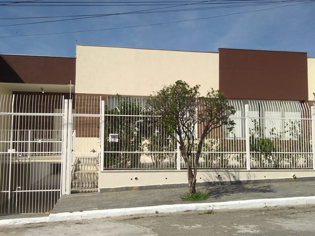 Casa 3 quartos e 2 banheiros, à venda, no bairro Jardim Residencial Doutor Lessa em Pindamonhangaba