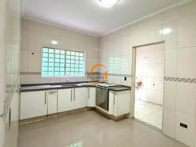 Casa com 200m² 4 quartos e 3 banheiros, para alugar, no bairro Jardim das Cerejeiras em Atibaia