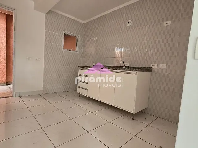 Casa com 75m² 2 quartos e 1 banheiro, para alugar, no bairro Monte Castelo em São José dos Campos