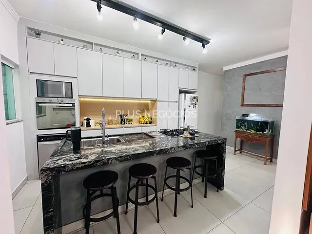 Casa com 184m² 2 quartos e 3 banheiros, à venda, no bairro Jardim Santa Marta em Sorocaba