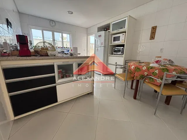 Casa com 375m² 4 quartos e 6 banheiros, à venda, no bairro Urbanova em São José dos Campos