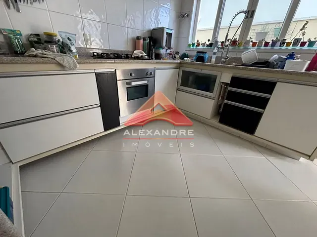 Casa com 375m² 4 quartos e 6 banheiros, à venda, no bairro Urbanova em São José dos Campos
