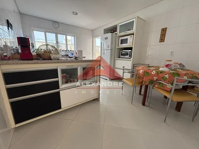 Casa com 375m² 4 quartos e 6 banheiros, à venda, no bairro Urbanova em São José dos Campos