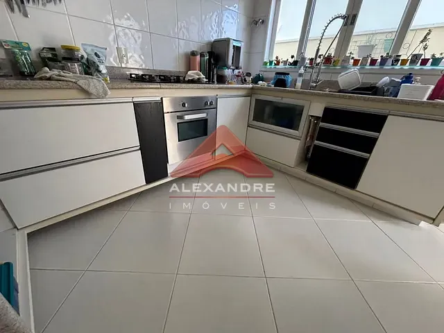 Casa com 375m² 4 quartos e 6 banheiros, à venda, no bairro Urbanova em São José dos Campos