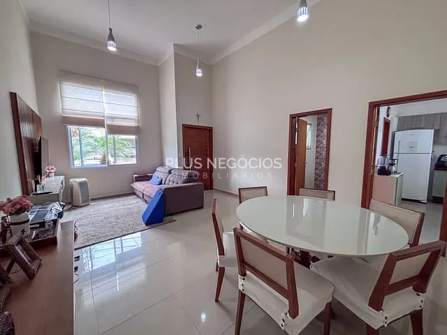 Casa com 250m² 3 quartos e 4 banheiros, à venda, no bairro Chácaras Reunidas São Jorge em Sorocaba