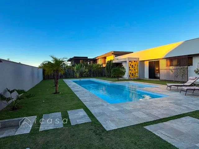 Casa com 1200m² 5 quartos e 7 banheiros, à venda, no bairro Condomínio Chácara Serimbura em São José dos Campos