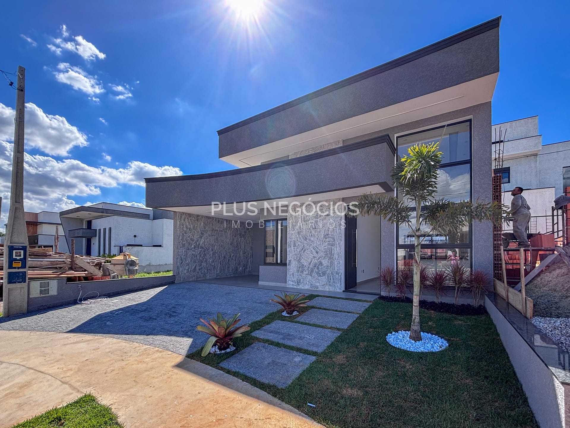 Casa à venda com 3 quartos, 115m² - Foto 1