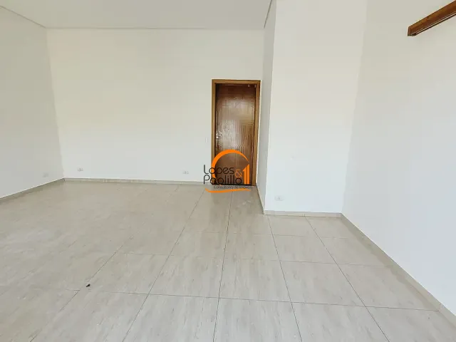 Casa com 221m², para alugar, no bairro Vila Rica em Atibaia