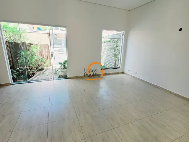 Casa com 221m², para alugar, no bairro Vila Rica em Atibaia
