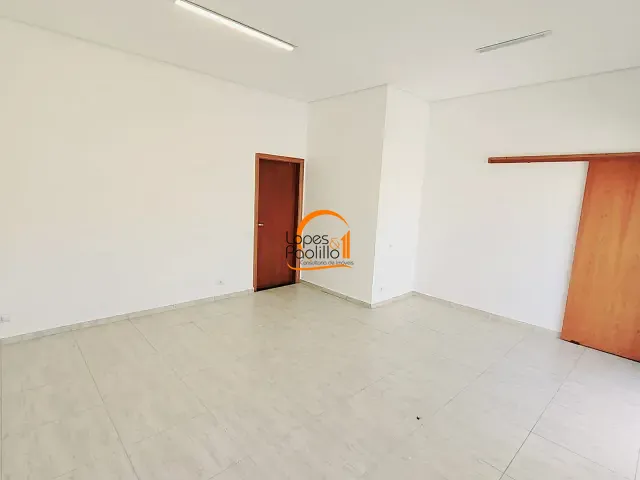 Casa com 221m², para alugar, no bairro Vila Rica em Atibaia