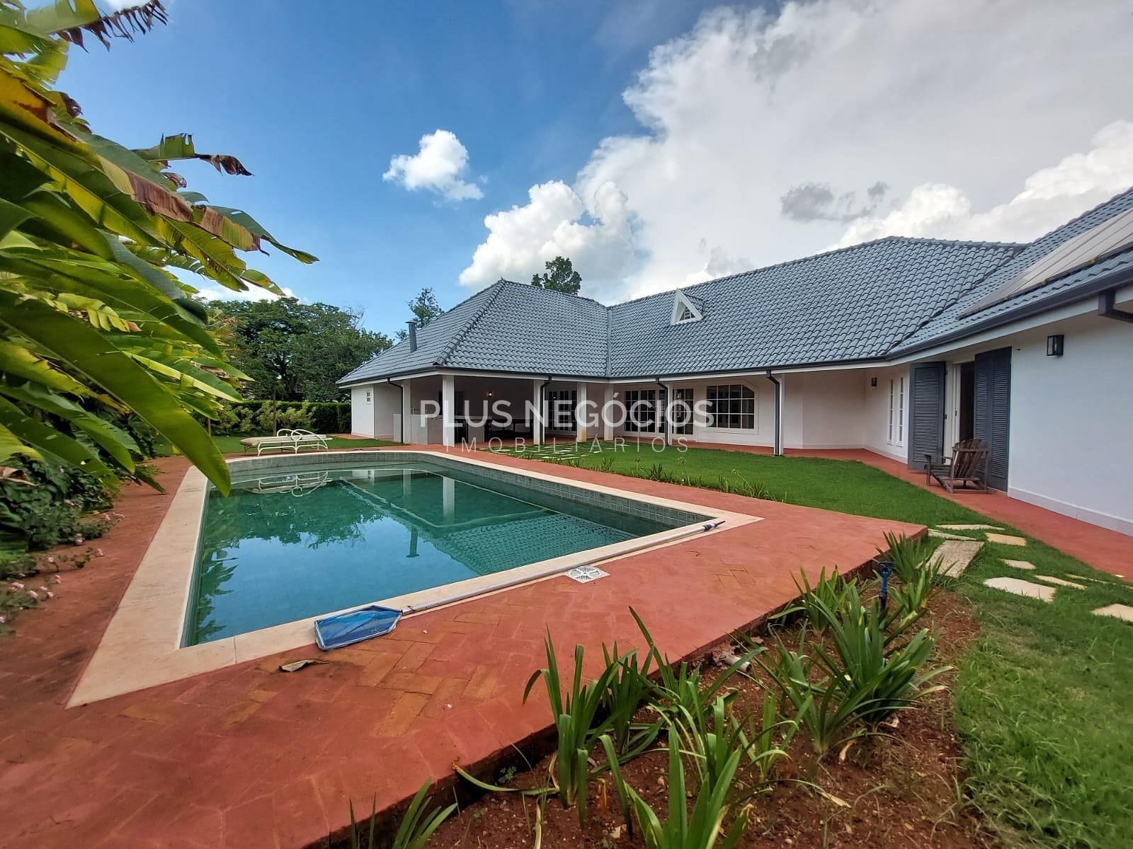 Casa à venda com 5 quartos, 450m² - Foto 1