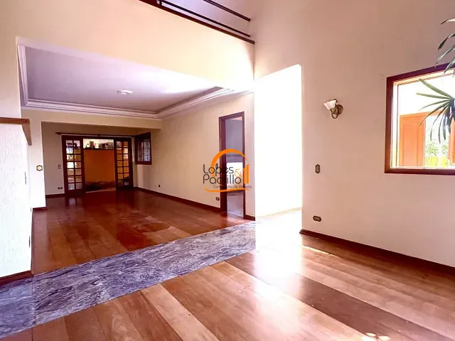 Casa com 1035m² 7 quartos e 5 banheiros, à venda, no bairro Condomínio Flamboyant-B em Atibaia