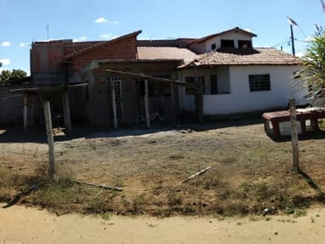 Casa 3 quartos e 2 banheiros, à venda, no bairro Laerte Assunção em Pindamonhangaba
