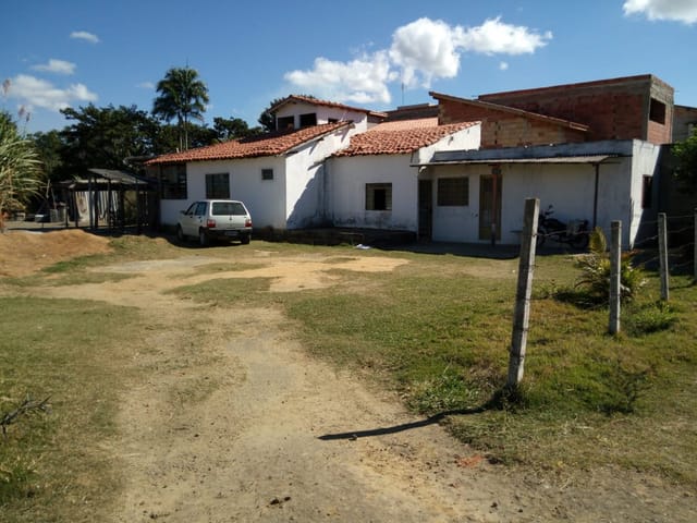 Casa 3 quartos e 2 banheiros, à venda, no bairro Laerte Assunção em Pindamonhangaba
