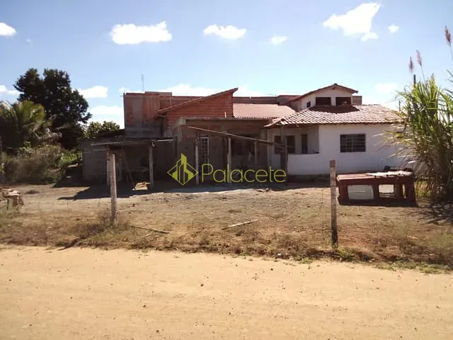 Casa 3 quartos e 2 banheiros, à venda, no bairro Laerte Assunção em Pindamonhangaba