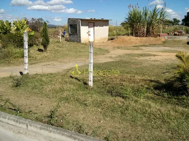 Casa 3 quartos e 2 banheiros, à venda, no bairro Laerte Assunção em Pindamonhangaba