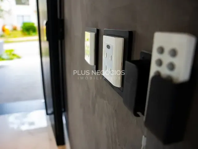 Casa com 300m² 4 quartos e 5 banheiros, à venda, no bairro Além Ponte em Sorocaba