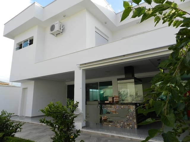 Casa à venda, no bairro Mombaça em Pindamonhangaba