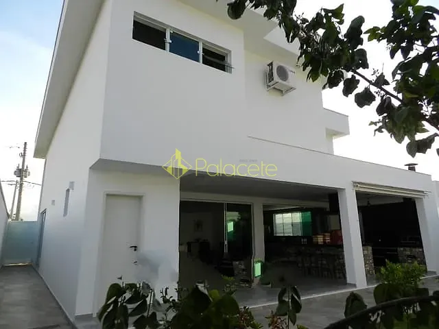 Casa à venda, no bairro Mombaça em Pindamonhangaba