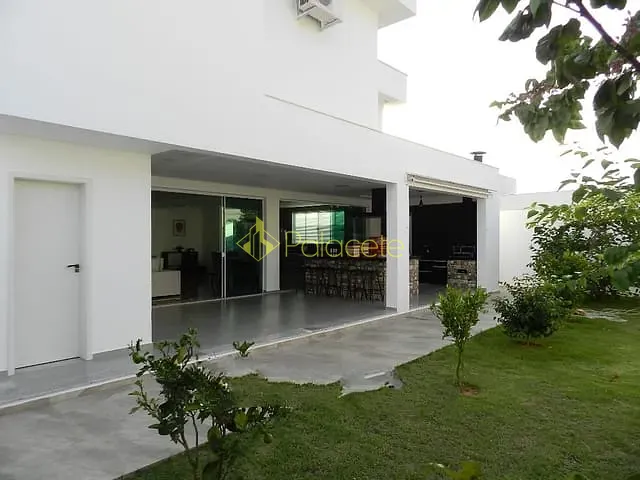 Casa à venda, no bairro Mombaça em Pindamonhangaba