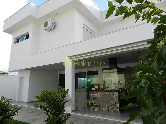 Casa à venda, no bairro Mombaça em Pindamonhangaba