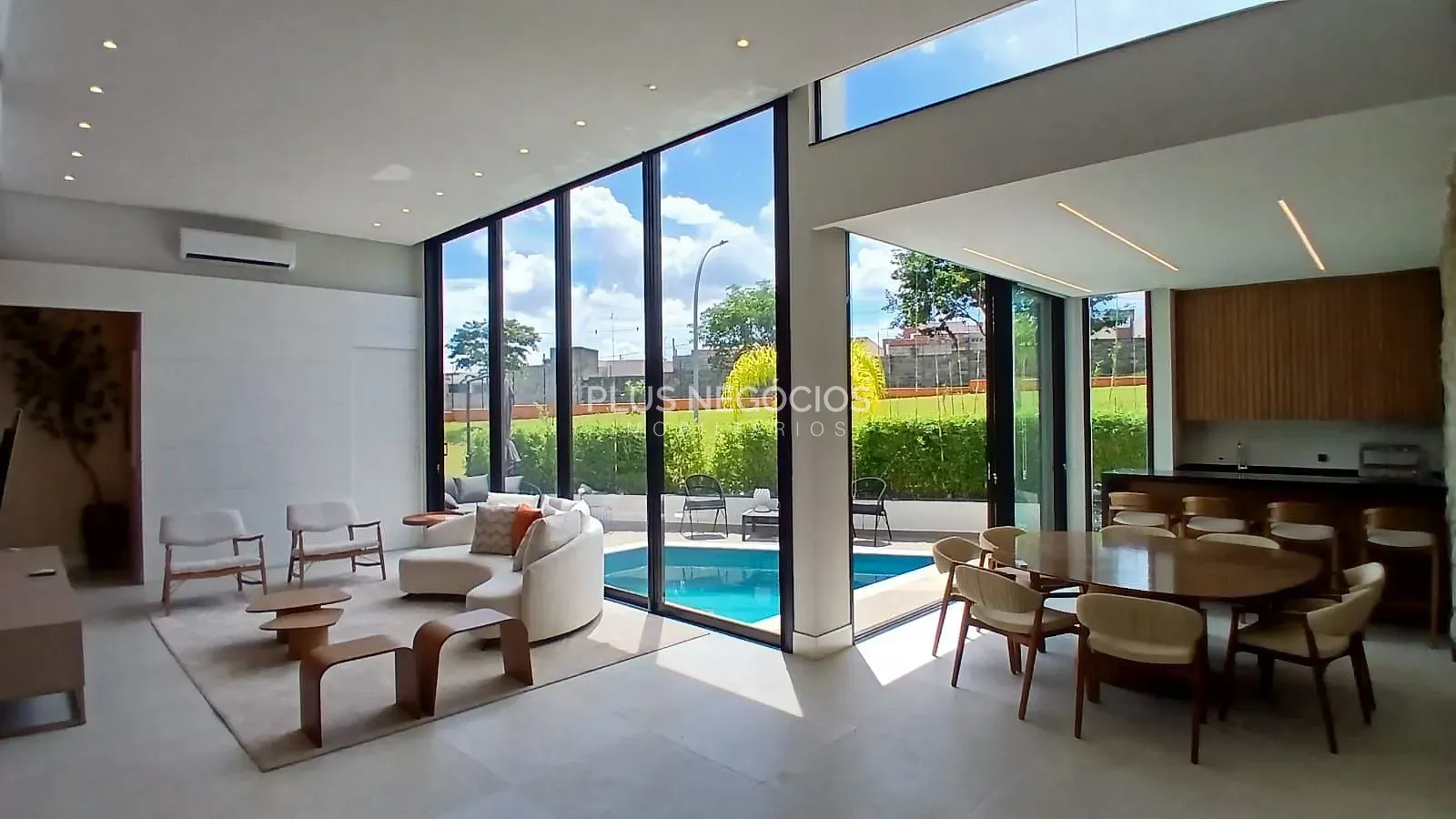 Casa, 3 quartos, 214 m² - Foto 1