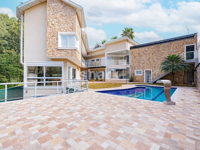 Casa com 797m² 5 quartos e 8 banheiros, à venda ou para alugar, no bairro Tamboré em Barueri