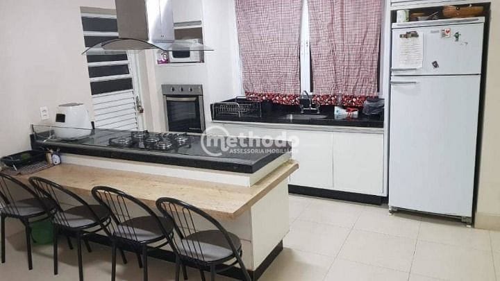 Casa, 3 quartos, 200 m² - Foto 2