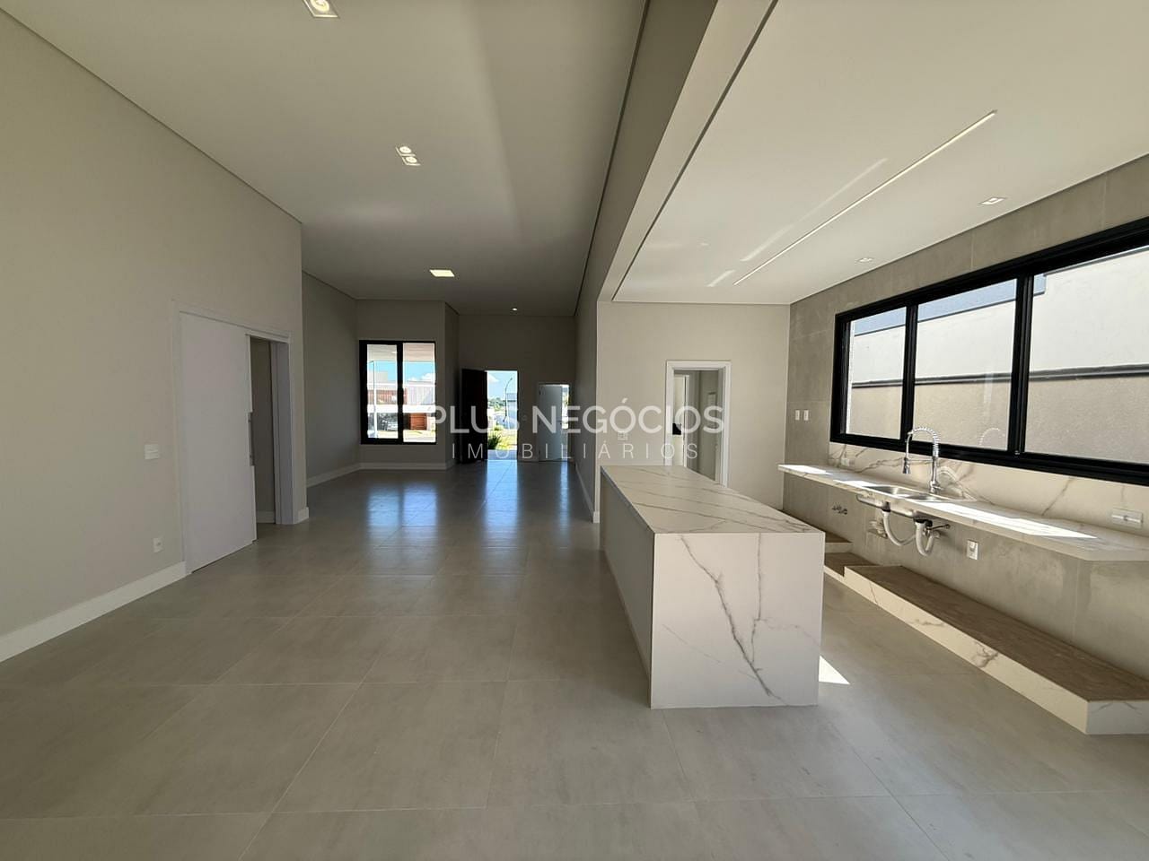 Casa à venda com 3 quartos, 261m² - Foto 8