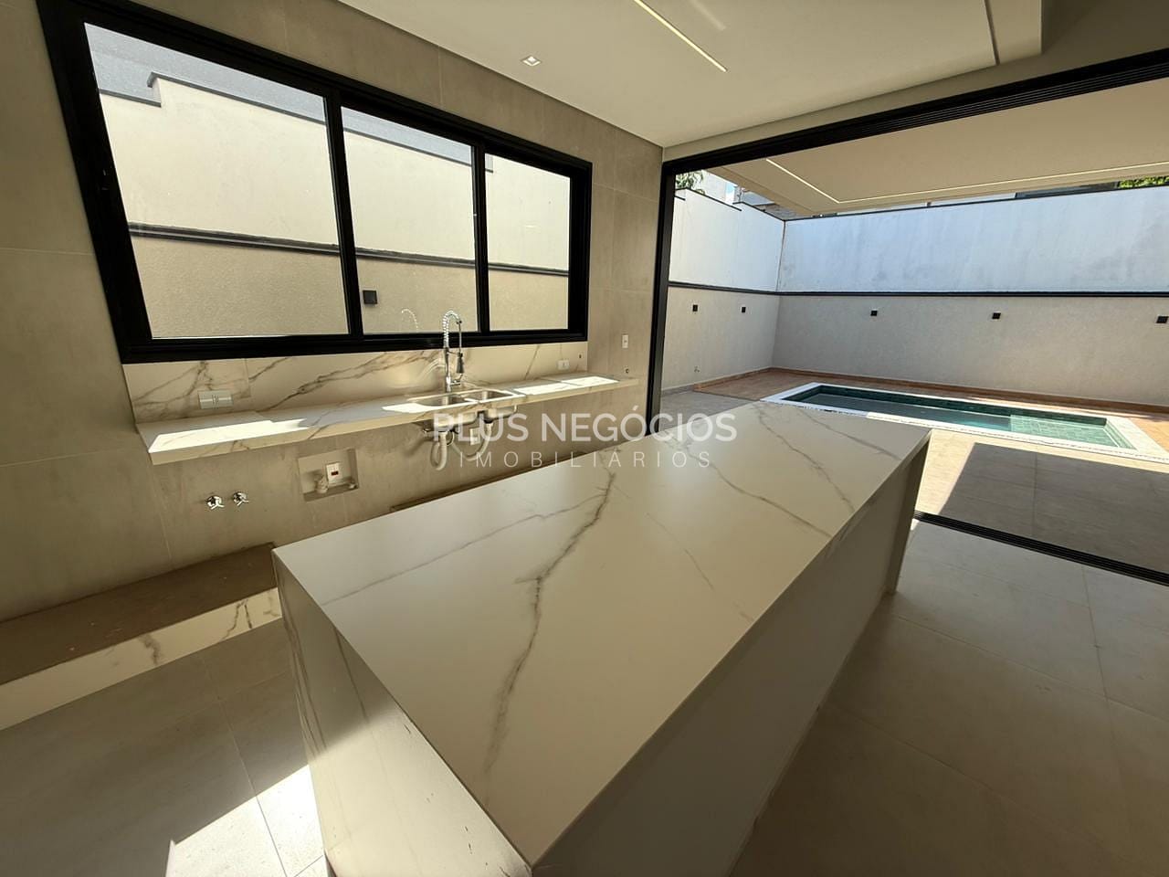 Casa à venda com 3 quartos, 261m² - Foto 11