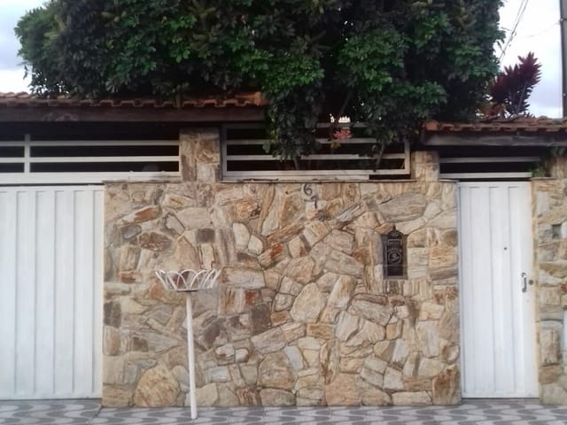 Casa com 250m² 5 quartos e 3 banheiros, à venda, no bairro Residencial Pasin em Pindamonhangaba