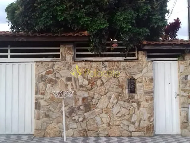 Casa com 250m² 5 quartos e 3 banheiros, à venda, no bairro Residencial Pasin em Pindamonhangaba