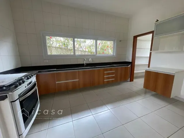 Casa com 560m² 3 quartos e 5 banheiros, à venda, no bairro Residencial Santa Helena em Caçapava