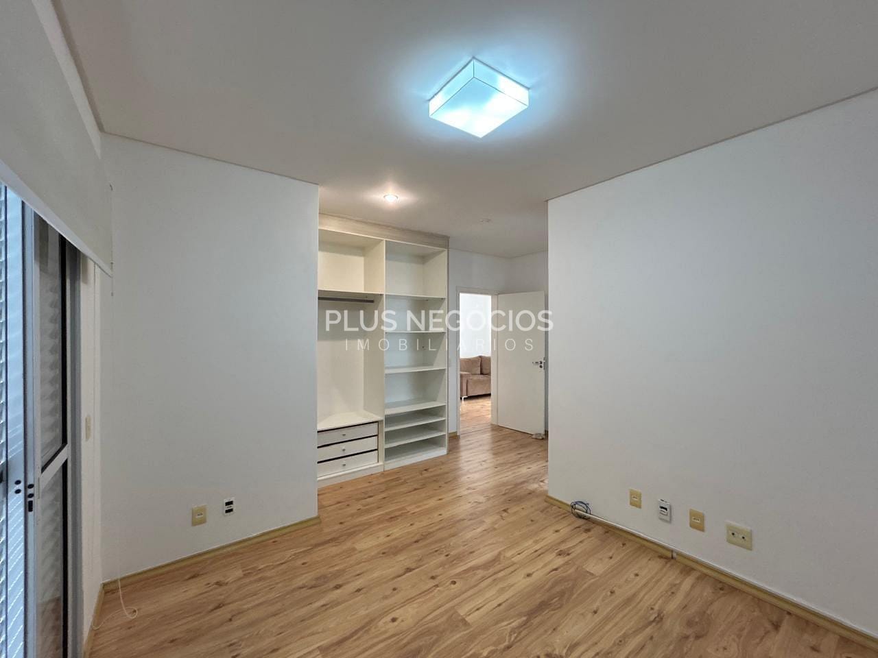 Casa para alugar com 3 quartos, 320m² - Foto 8
