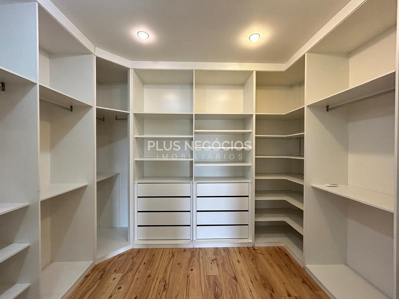 Casa para alugar com 3 quartos, 320m² - Foto 14