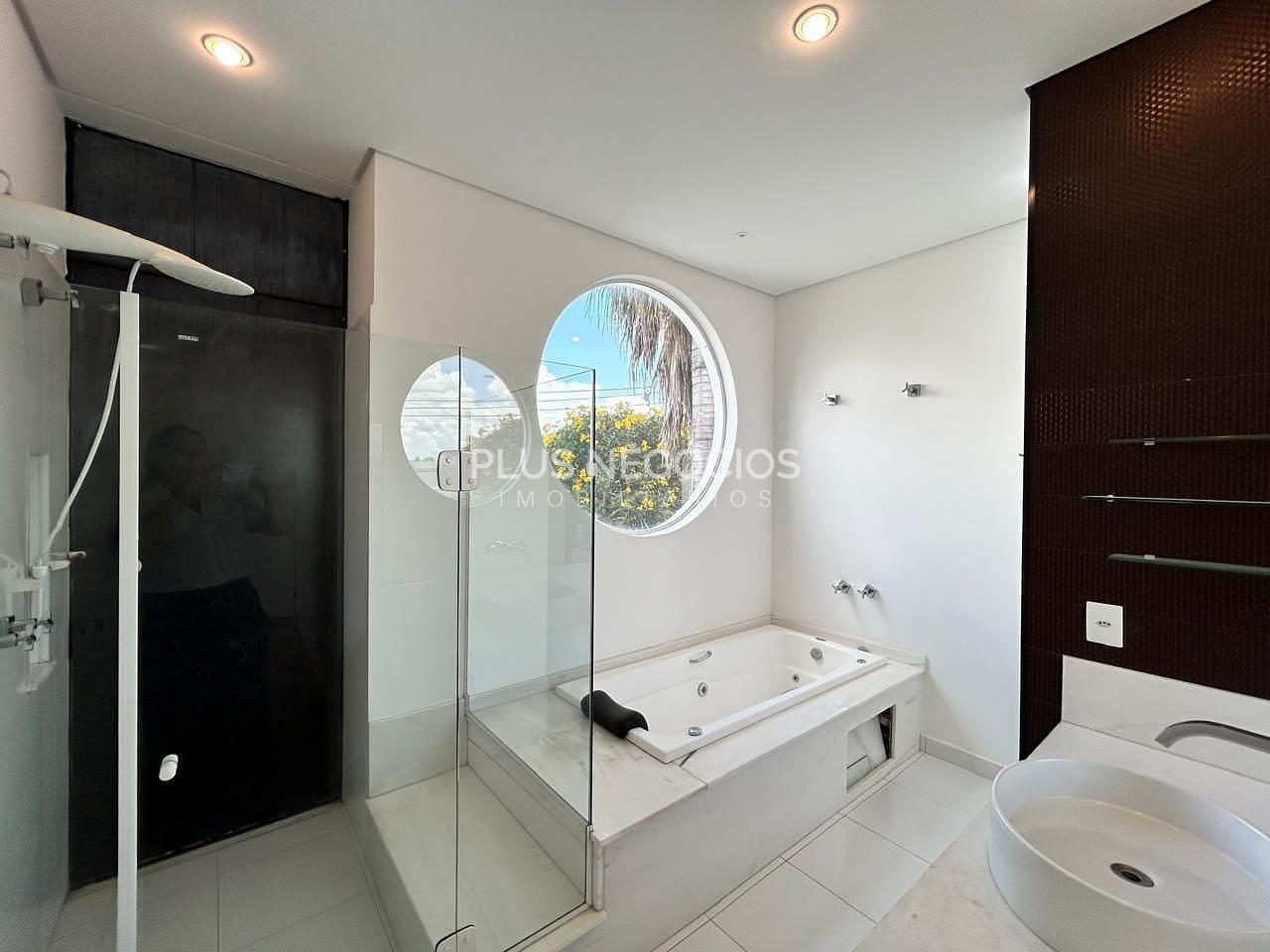 Casa para alugar com 3 quartos, 320m² - Foto 15