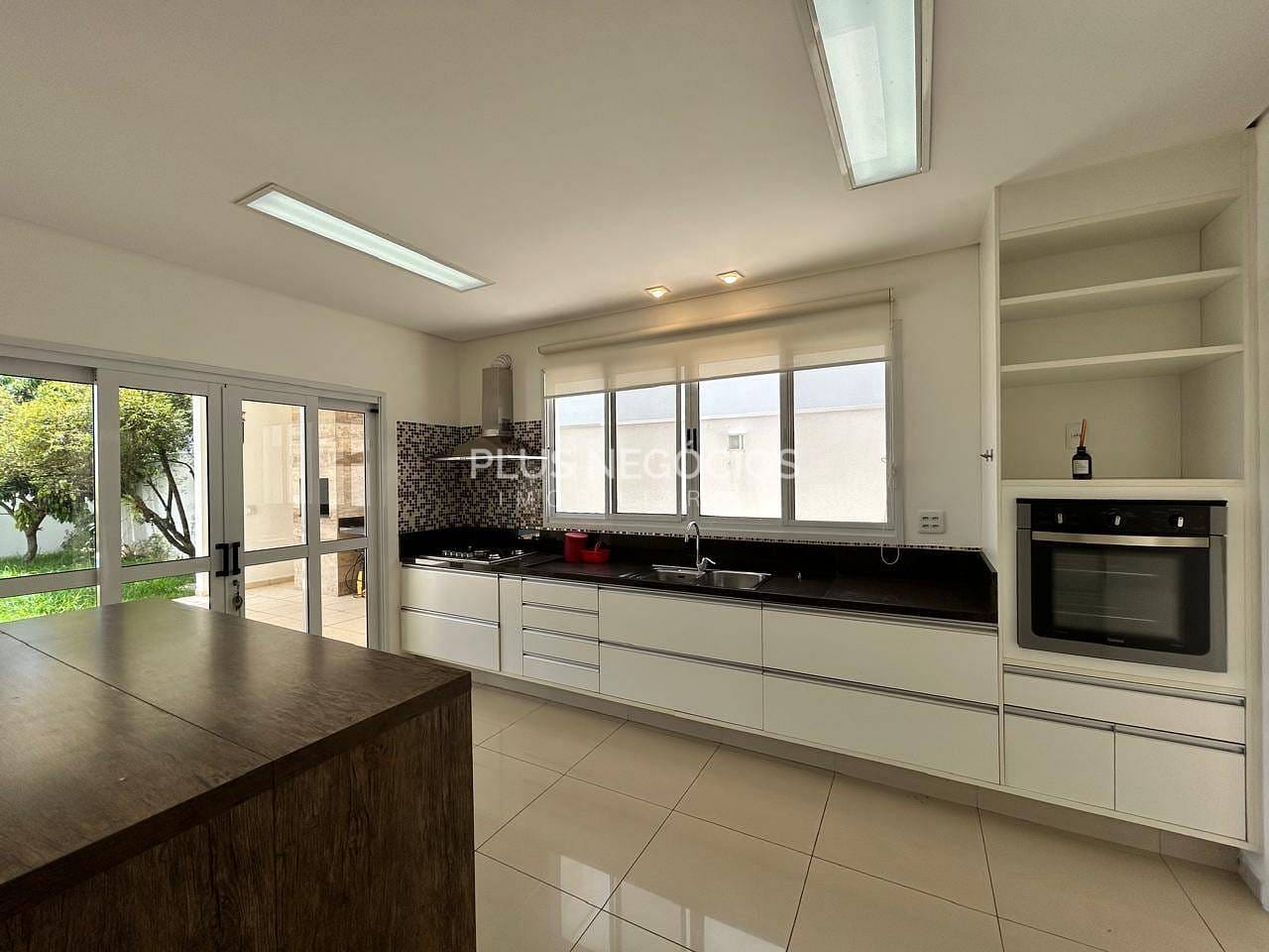 Casa para alugar com 3 quartos, 320m² - Foto 24