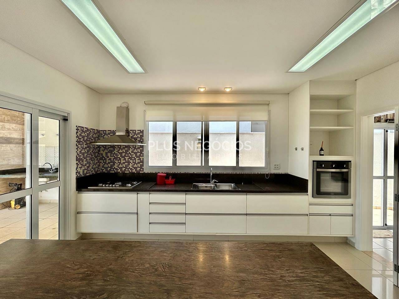 Casa para alugar com 3 quartos, 320m² - Foto 25