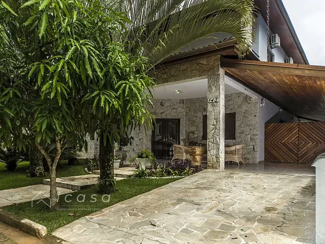 Casa com 450m² 5 quartos e 4 banheiros, à venda, no bairro Horto Florestal em Ubatuba