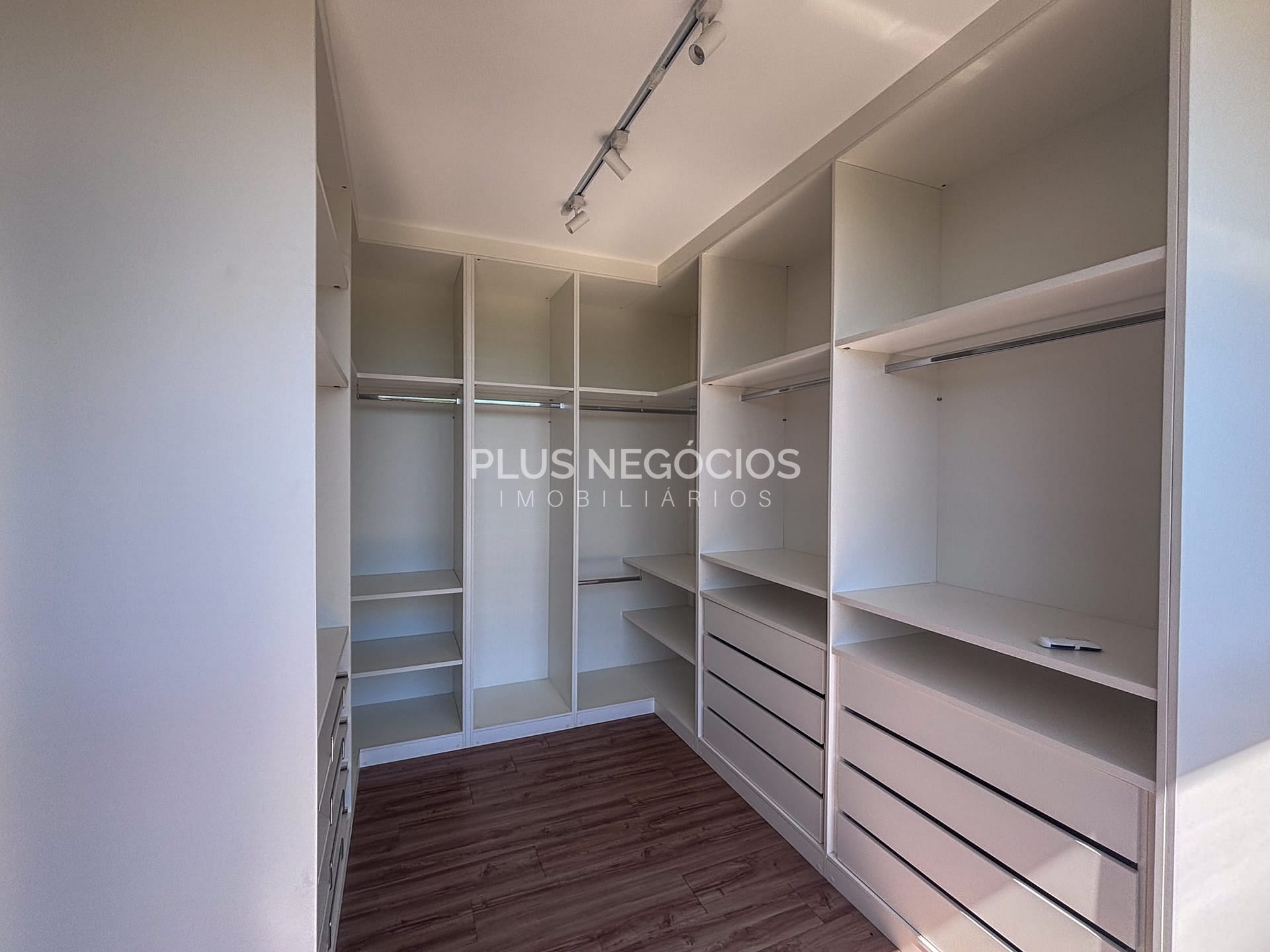 Casa à venda com 4 quartos, 355m² - Foto 6
