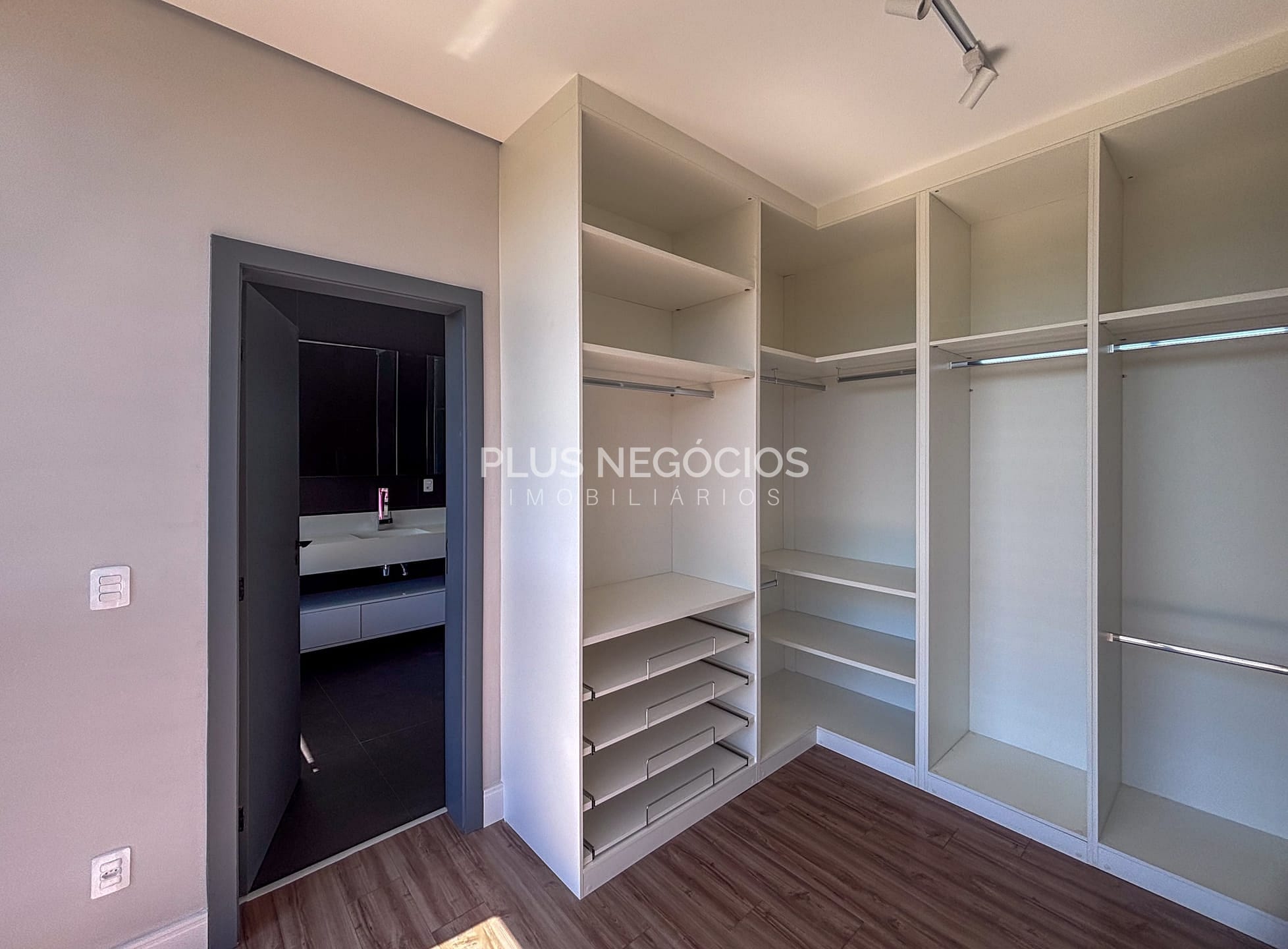 Casa à venda com 4 quartos, 355m² - Foto 7