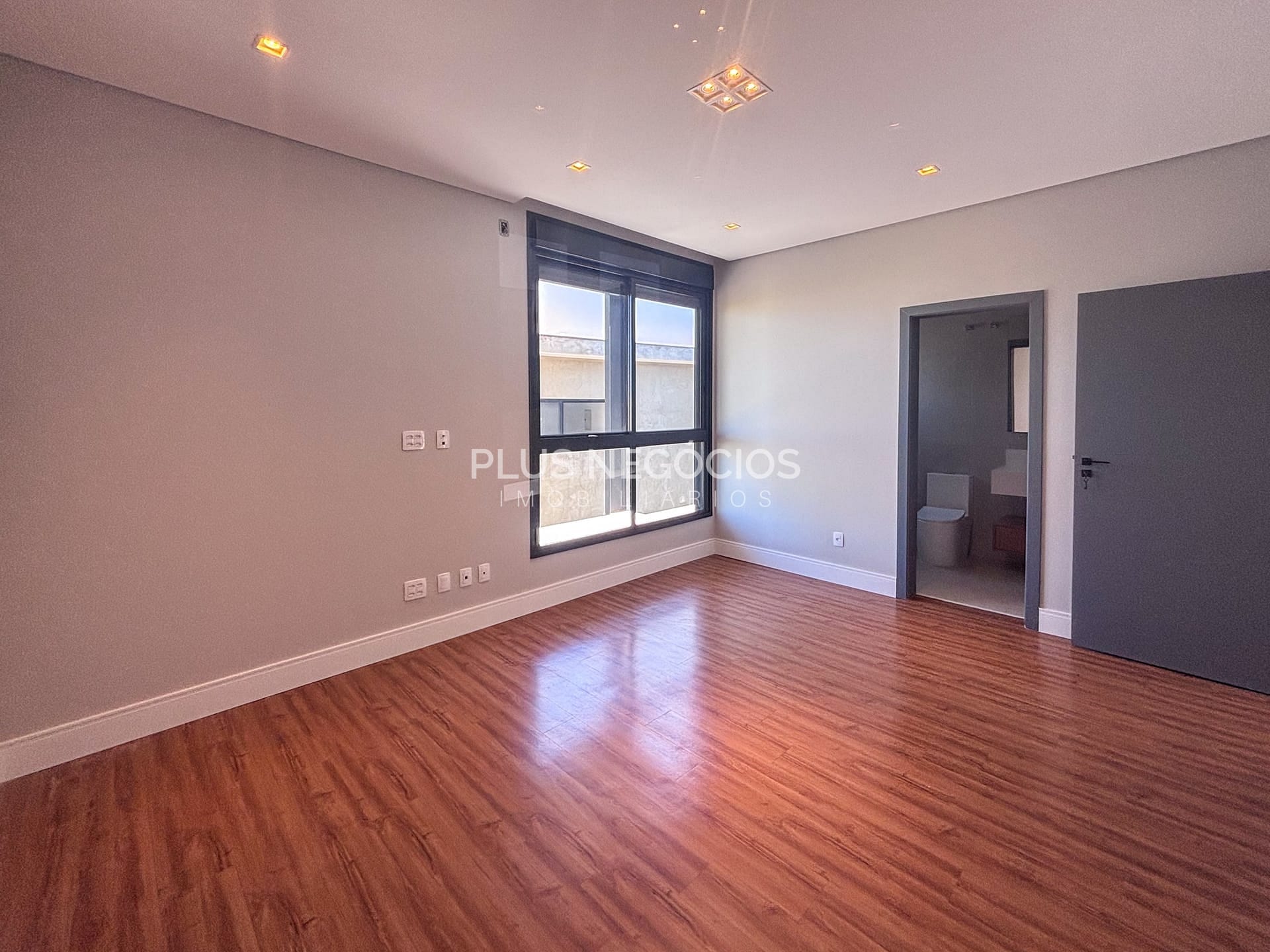 Casa à venda com 4 quartos, 355m² - Foto 14
