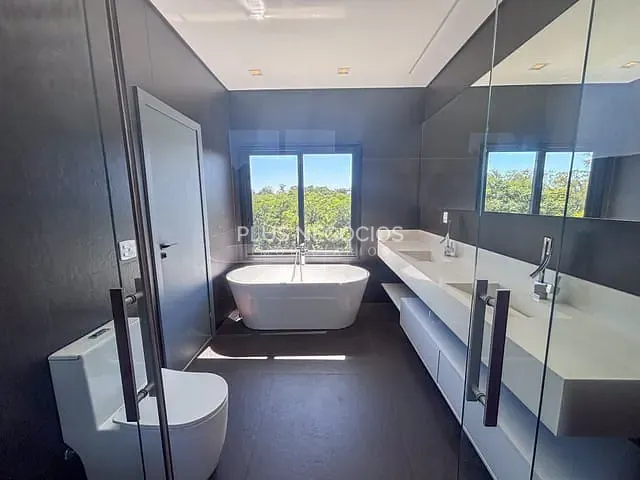 Casa com 456m² 4 quartos e 6 banheiros, à venda, no bairro Alphaville Nova Esplanada em Votorantim