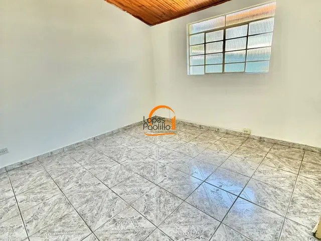 Casa 2 quartos e 2 banheiros, para alugar, no bairro Alvinópolis em Atibaia